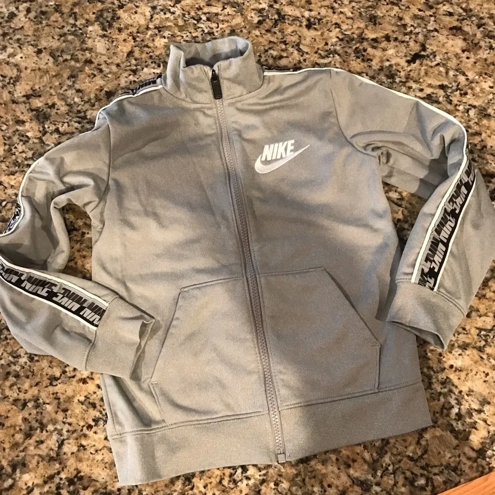 👟NIKE Zip Up Athletic Jacket